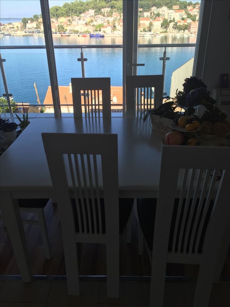 Waterfront & Scenic Dining Provides Breathtaking Views with Delicious Meals